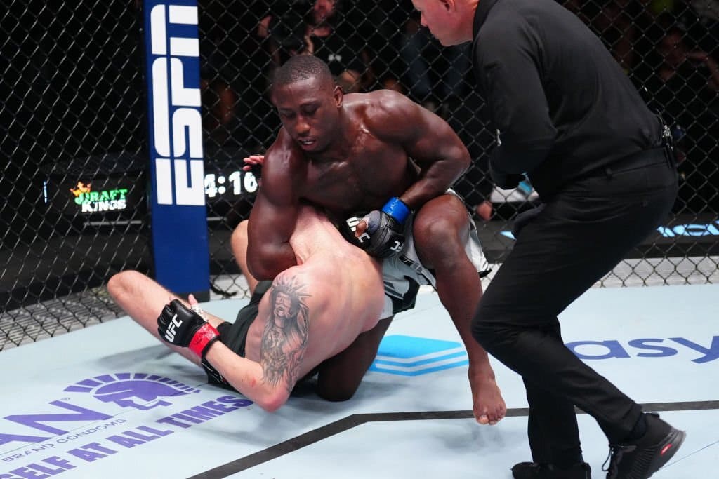 Результаты UFC Fight Night 213 и лучшие моменты