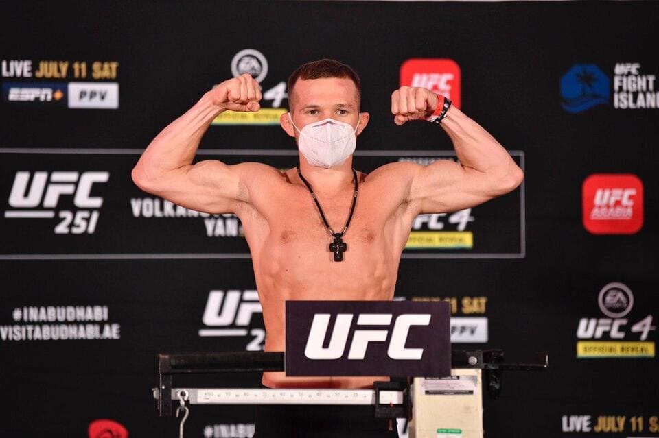 Взвешивание участников UFC 251